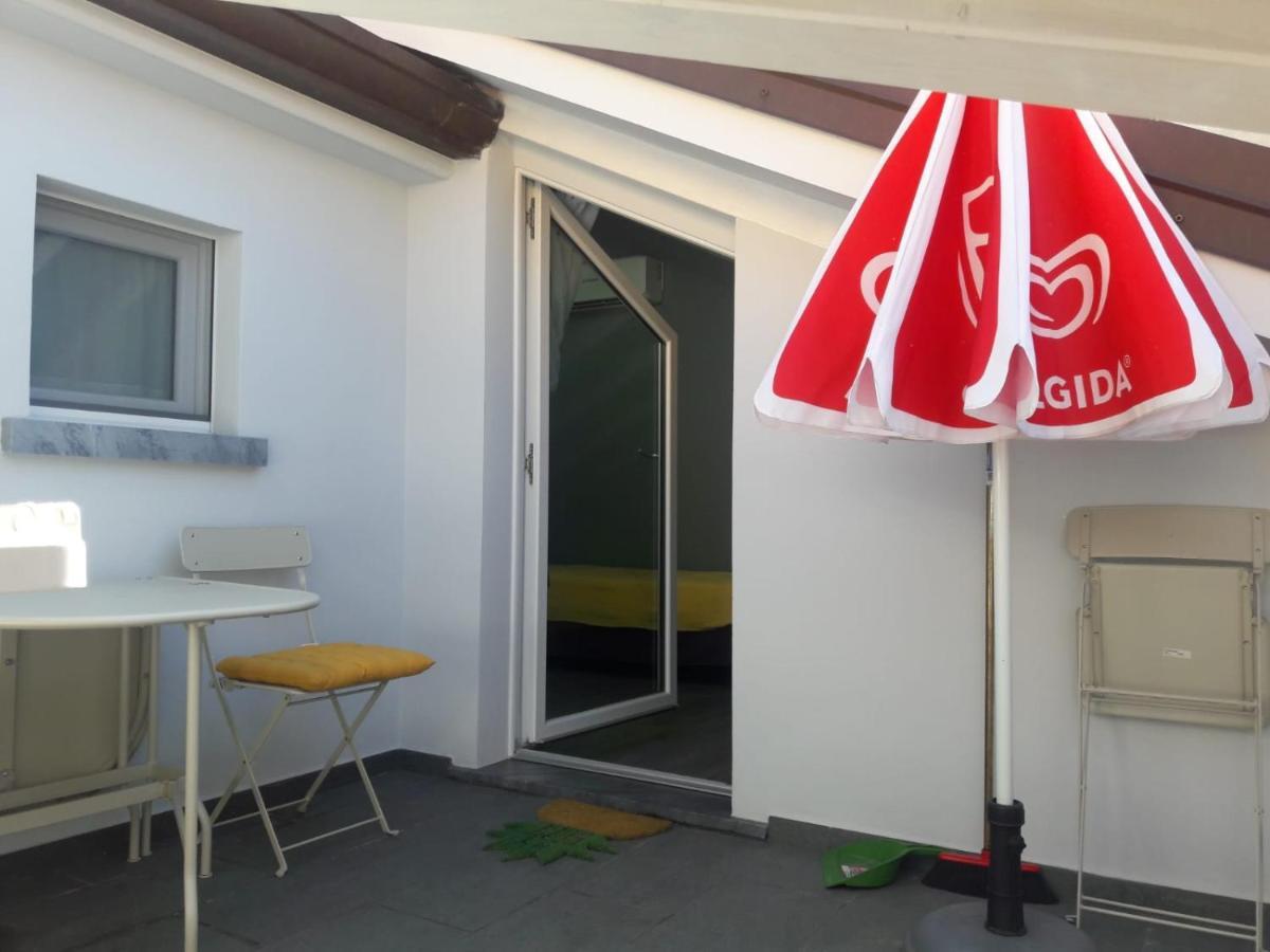150 Latomare Bed & Breakfast มารีนาดีคาร์รารา ภายนอก รูปภาพ